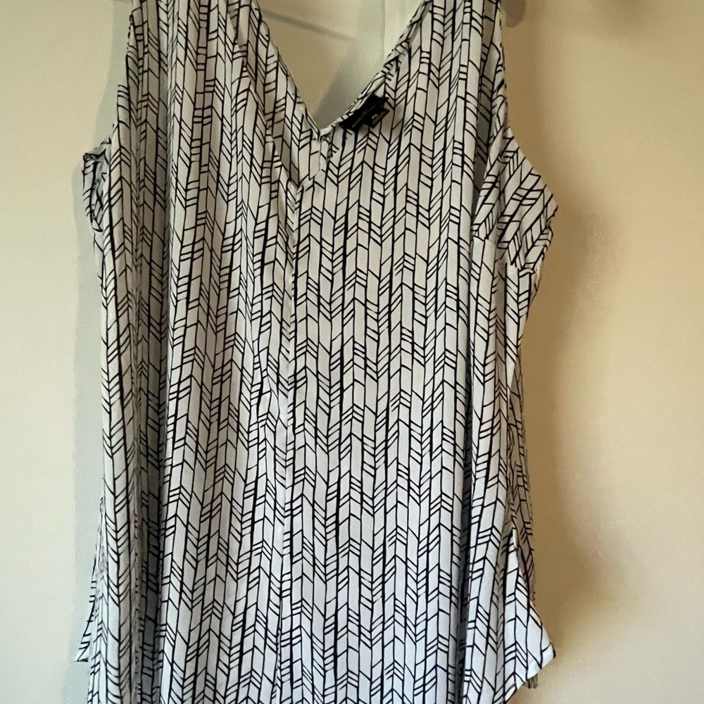 Worthington Black and White Patterned Women's Top